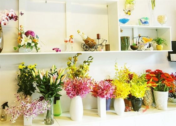 Thiết kế showroom cửa hàng hoa tươi đẹp mắt